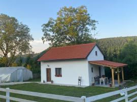 Hill House Emir, hotel con estacionamiento en Bihać