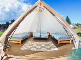 Glamping Komarno, luksusleirintäpaikka kohteessa Jelenia Góra