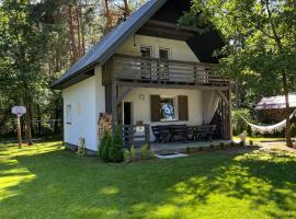 Domek nad jeziorem - Białka, hotel with parking in Białka