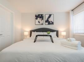 3bedroom Stylish Getaway by the Park with 2-Car Garage, hotel cerca de Spruce Meadows, Calgary