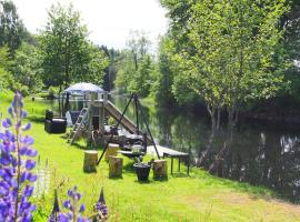 Riverside Bliss Cozy Apartment near Tvedestrand, budgethotell i Vegårshei