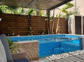 Malaga pool house, hotel with parking in La Marsa