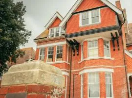 Ravelston Grange - stylish, spacious garden flat