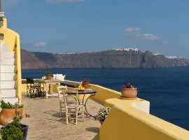 Ilivatos - Elegant Villa on the Caldera's Edge