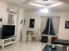 Sheryll Escapes - Kandi comfortable 1bedroom, king bed, housekeeping
