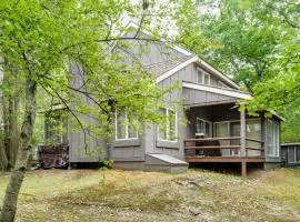 Lake Harmony Home with Screened Porch and Hot Tub!
