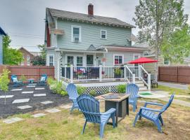 Family-Friendly Glens Falls Home with Sun Porch、グレンズフォールズのホテル