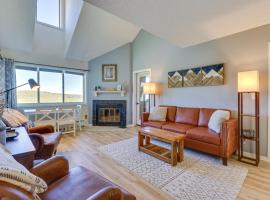 Ski-In/Out Granby Condo w/ Mtn Views + Balcony!, Hotel in Granby