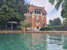 Chateau Mezger, bed and breakfast en Albefeuille-Lagarde