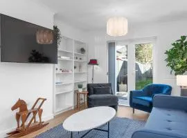 Brett Stays - Fast WiFi - Modern Amenities - Smart TV - Sleeps 8