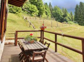 * Chalet inside the nature* [12 guests + WI-FI], hotel en Siror