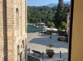 Apartment in Central Square with Lake View, hotel di Lenno