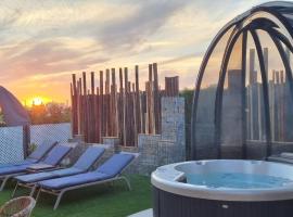 Sunset sea view & garden Spa Cala Tarida 6p max, hotel v destinaci Cala Tarida