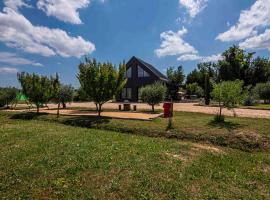 Villa indépendante gîte Mas fond des Prés, hotel s parkovaním v destinácii Saint-Privat-des-Vieux