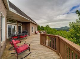 Classy Home with Hot Tub and Mt Jefferson Views!, hotel in West Jefferson