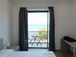 Like Lake Bisentina, hotel in Marta
