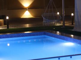 استراحة الغيل صحار, hotel with pools in Ghayl Shabūl