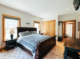 Waterfront Private Apartment, 5 minutes from LLBean!
