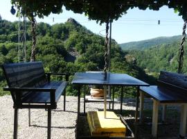 Gîte de NOE au Ray-pic, hotel com estacionamento em Péreyres