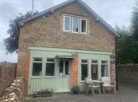 Mallows Cottage, holiday home in Sherborne