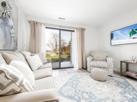 Gorgeous 2 Bedroom Lake View Condo, apartement sihtkohas Traverse City