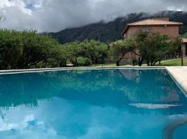 Cabañas San Miguel โรงแรมที่มีสระว่ายน้ำในกอร์ตาเดราส