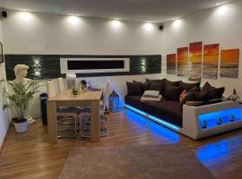 Modern Apartment near RedBull Circuit، فندق في زيلتويج