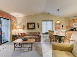 Cozy Country Lakeside Condo 5705, hotel with parking in Traverse City