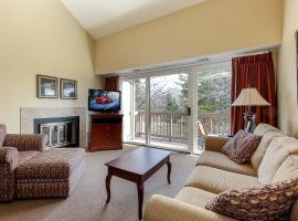 Beautiful 2 King BDR with a Loft Golf Course Condo 5569, golfhotell i Traverse City