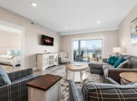 Luxury Downtown 3BDR Lake View 2nd Floor Condo on West Bay 201W