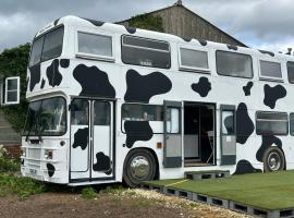 Mooview- the charming double decker bus, hotel en Norton