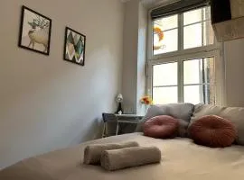 MMRent Gold Room