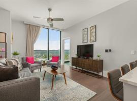 'Southern Exposure' A Luxury Downtown Condo with Mountain and City Views at Arras Vacation Rentals, hótel í Asheville