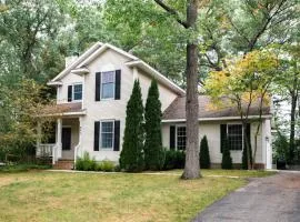 Gorogeous Chic 2BDR Renovated Home near Downtown Sleeps 6 843