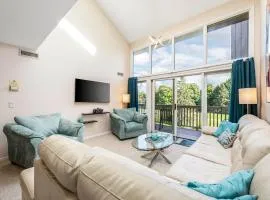 Beautiful 2BDR Loft Suite at Golf Course Condo 5549