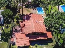 Beach & Golf Retreat w Amazing pool, By TimeCooler, hotel with parking in Aroeira