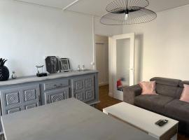 Appt rénové ds residence 4pers parking -Zenith, hotel in Saint-Étienne-du-Rouvray