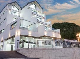 Geoje Le Soleil Pool Villa Pension, hotel in Geoje 