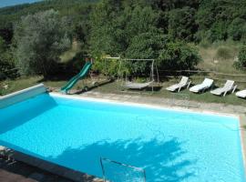 Maison d'hôtes éco-responsable avec piscine 6X12m, renta vacacional en Châteaudouble