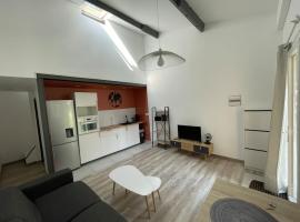 Appartement duplex avec terrasse, апартамент в Палезо