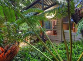 Chambers Wildlife Rainforest Lodges, chalet de montaña en Lake Eacham