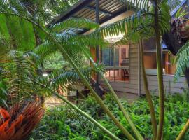 Chambers Wildlife Rainforest Lodges, self-catering accommodation sa Lake Eacham