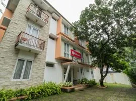 RedDoorz Syariah near Prasetya Mulya Cilandak campus