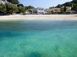 Appartement face à la mer, hotel in Le Pradet