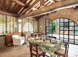 Studio With Pool And Orchard - Happy Rentals: Colle'de bir otoparklı otel