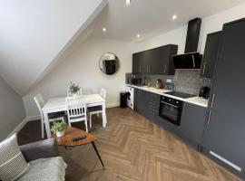 Top Floor Luxury & Stylish Apartment - Sleeps 5, hotel mewah di Coventry