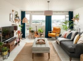 Number 4 - Stylish 1 bedroom house in Truro, Cornwall, hotel i Truro