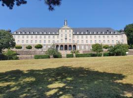 Kardinal Schulte Haus, hotel en Bergisch Gladbach