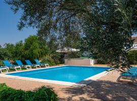 Cortijo Alzamigaja Archidona by Ruralidays, hotel met zwembaden in Archidona