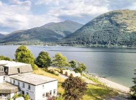 Onich Hotel & Lochside Beach Pods, beach hotel in Onich